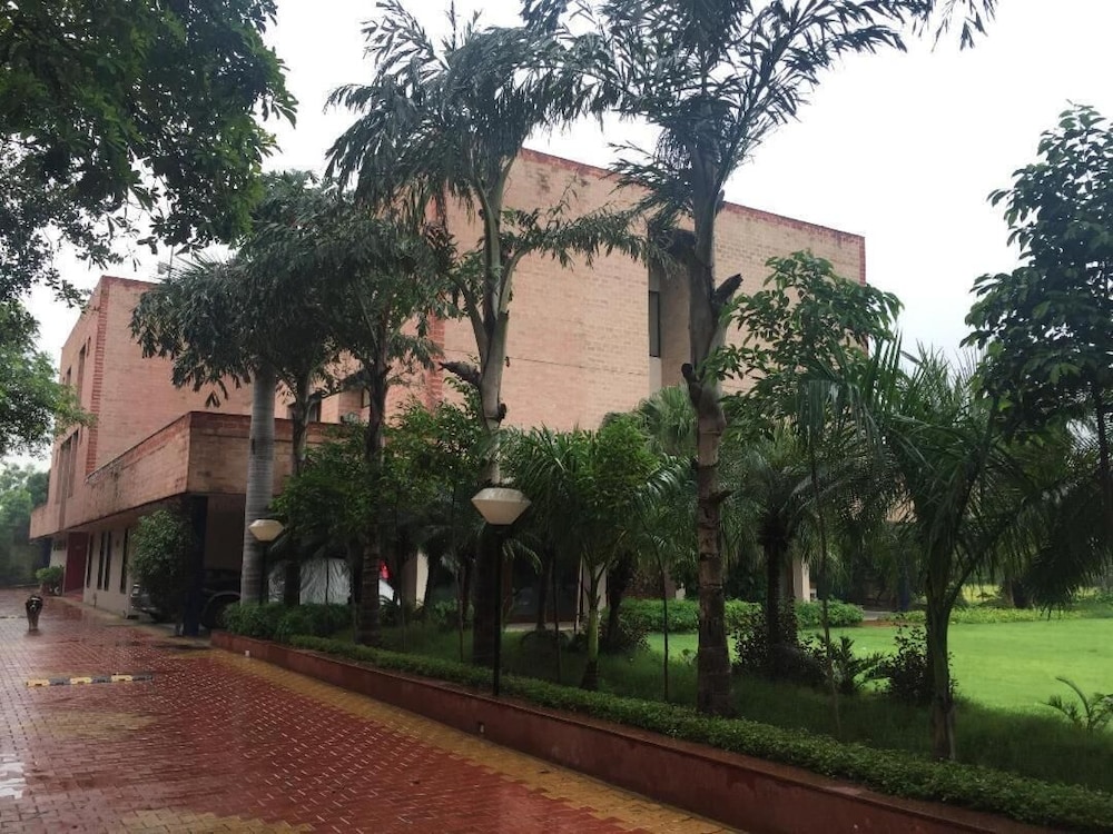 THE RADHA ASHOK 46/50