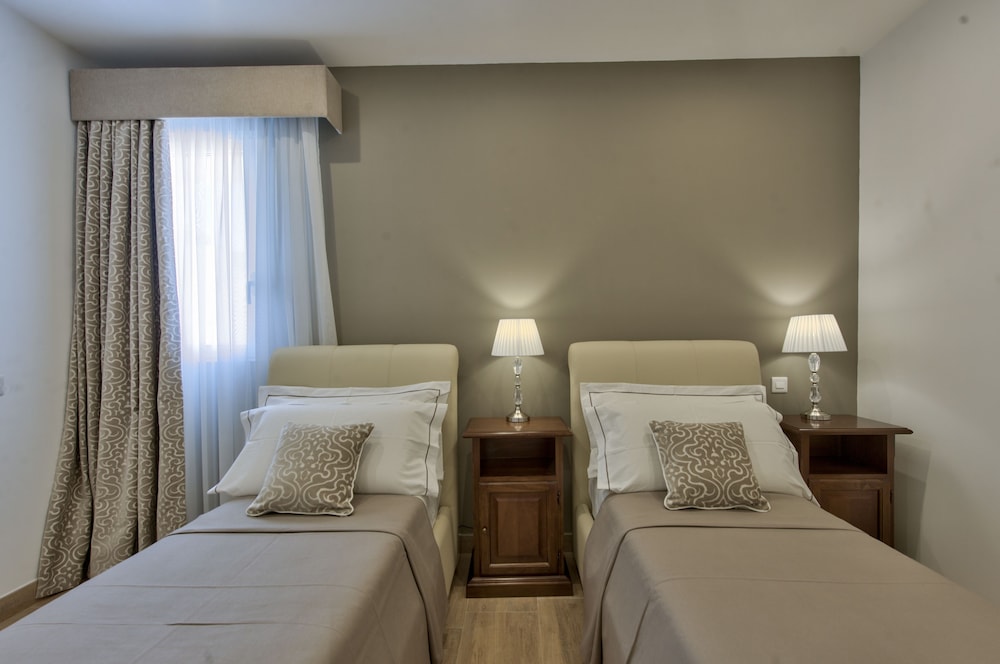 جناح بسريرين كوين بإطلالة على الحديقة بغرفتي نوم مع أريكة، PALAZZO VIOLETTA 5/10