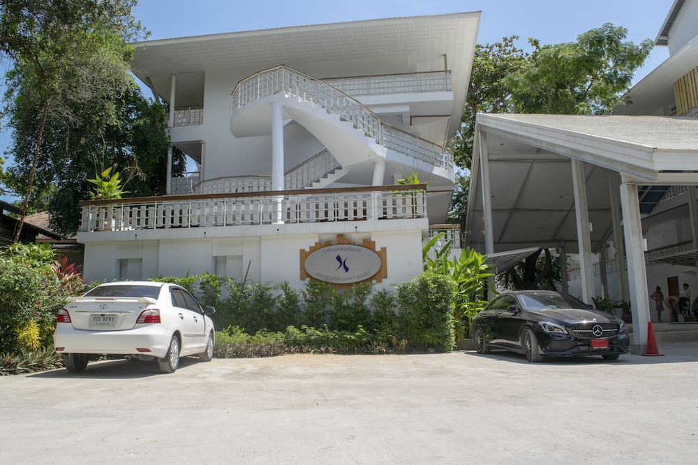White Sand Samui Resort 40/50