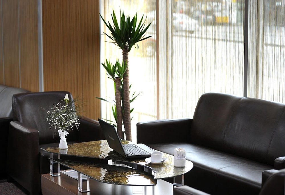 Rhiss Hotel Bostanci 38/64