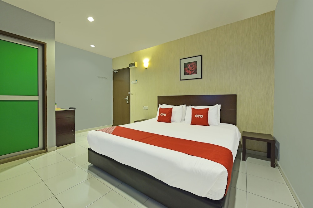 Hotel O M Three Hotel 28/55