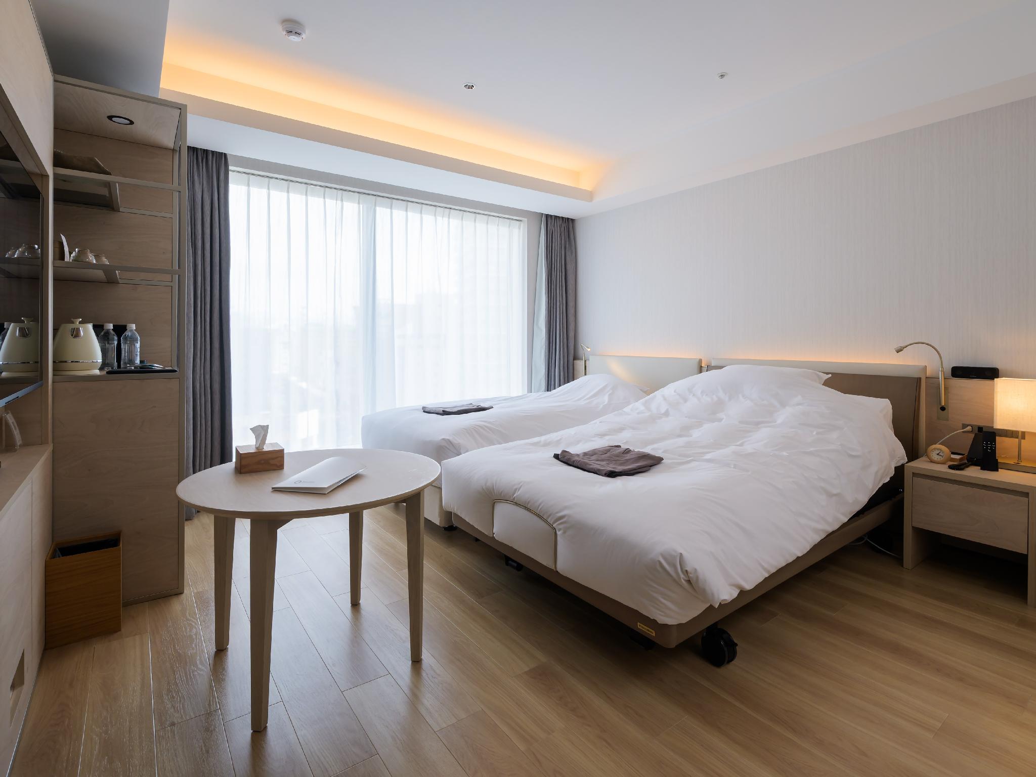 Semi Room, Universal, 1 Double and 1 Single Bed