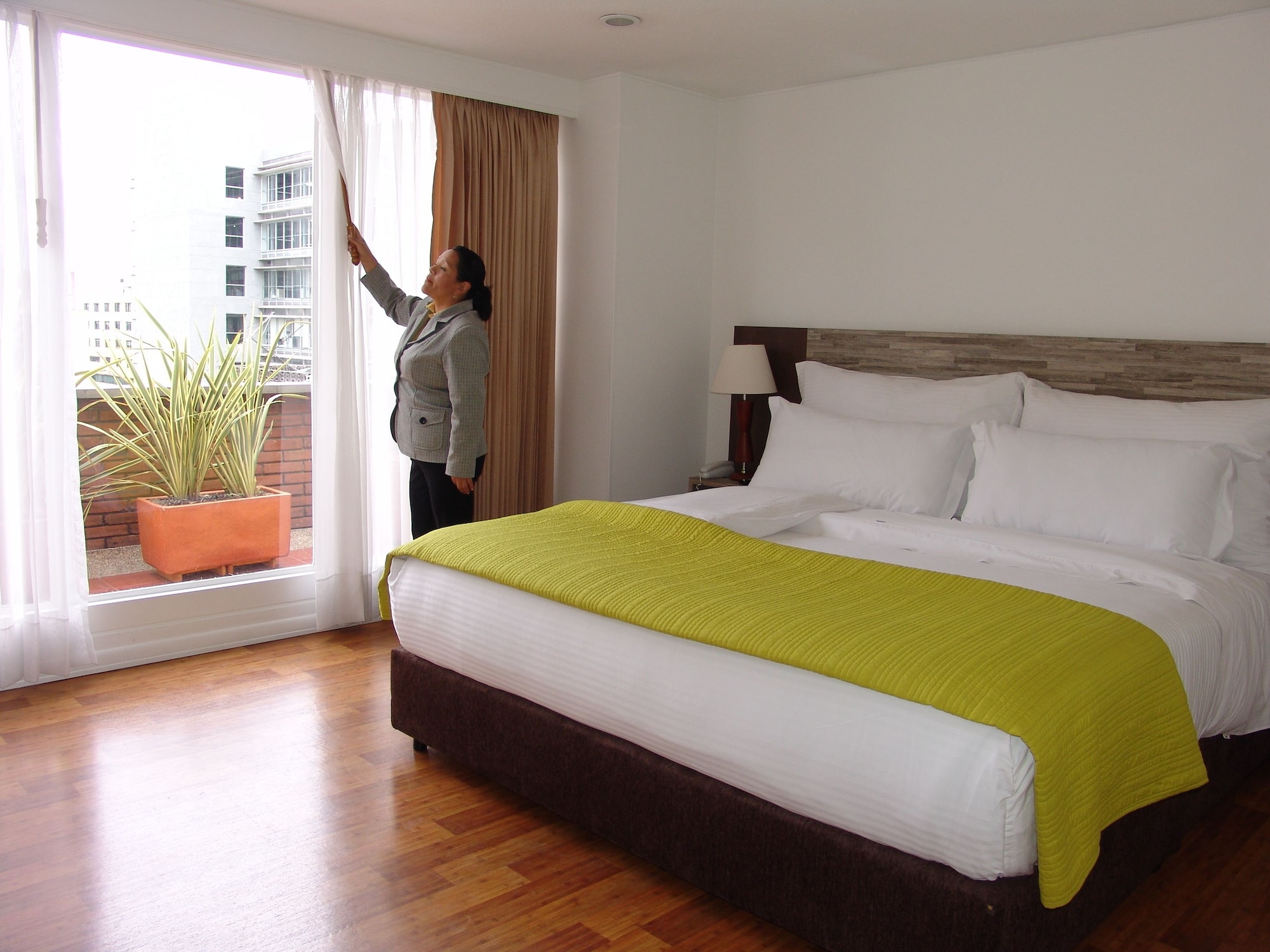 PREMIUM, SUITE, TWIN BEDS, KITCHEN