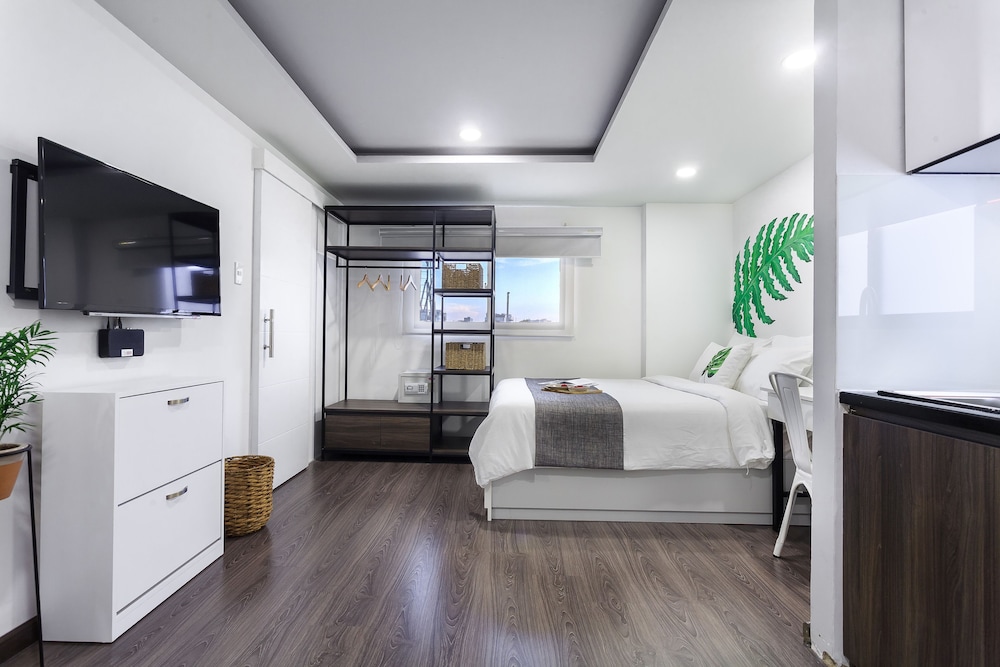 La Regatta Boutique Residences 50/72