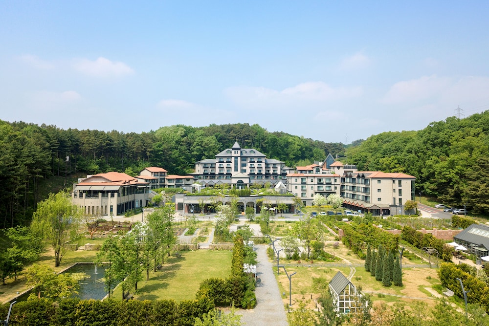 Eden Paradise Hotel 24/63