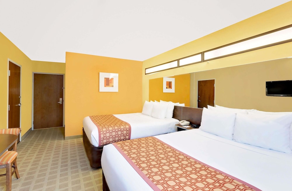 Microtel Inn & Suites by Wyndham Princeton 8/27