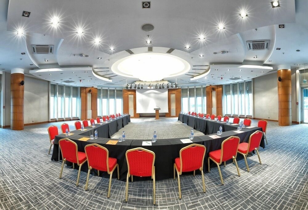 Delta Hotels Istanbul West 38/46