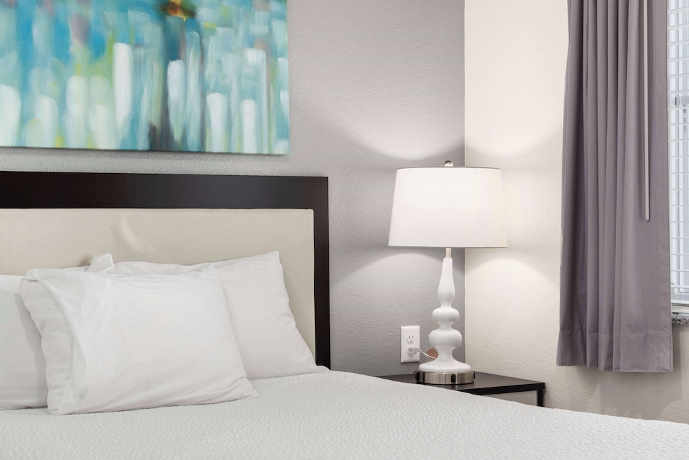 WaterWalk Extended Stay by Wyndham Minneapolis - Plymouth 24/62