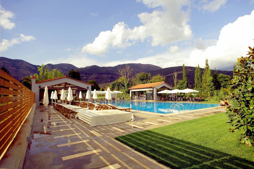 Mont Helmos Hotel 64/71