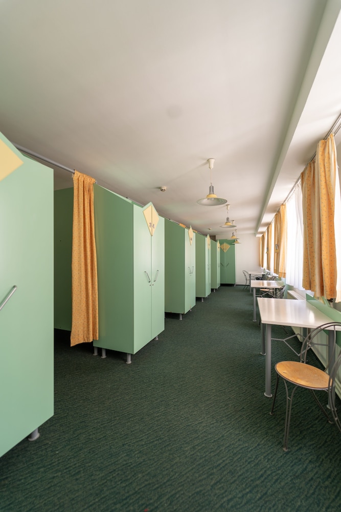 MIXED DORM, 12 BEDS