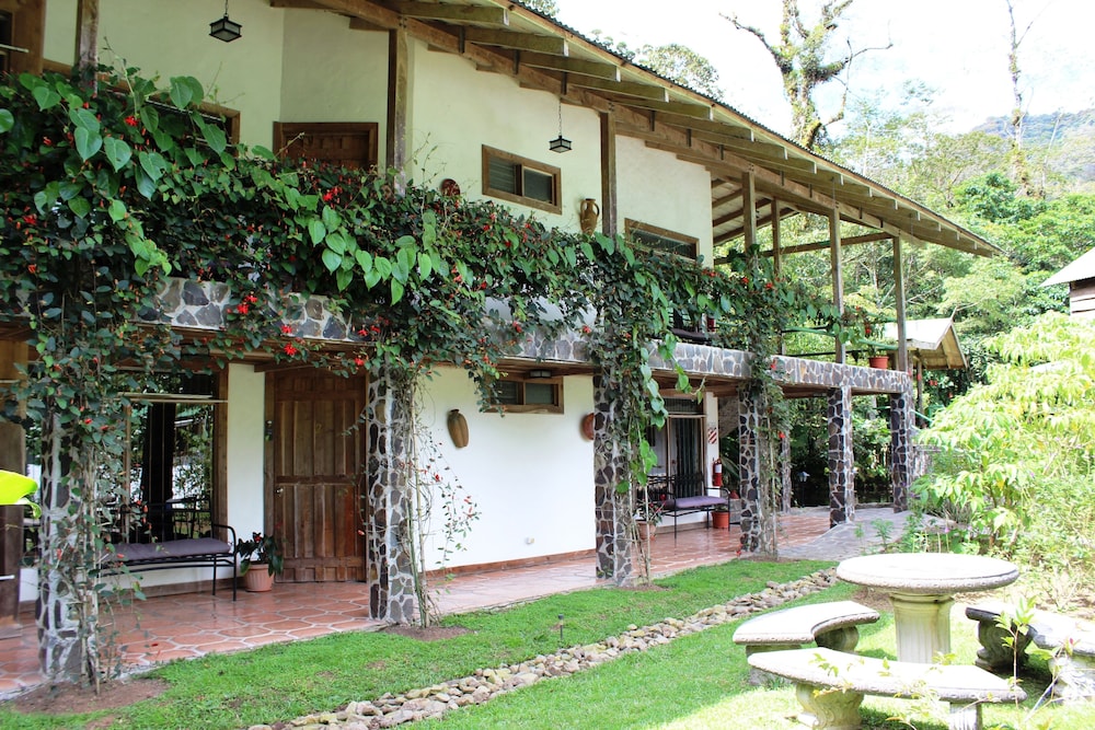 Bosque de Paz Lodge y Reserva Biologica 14/58