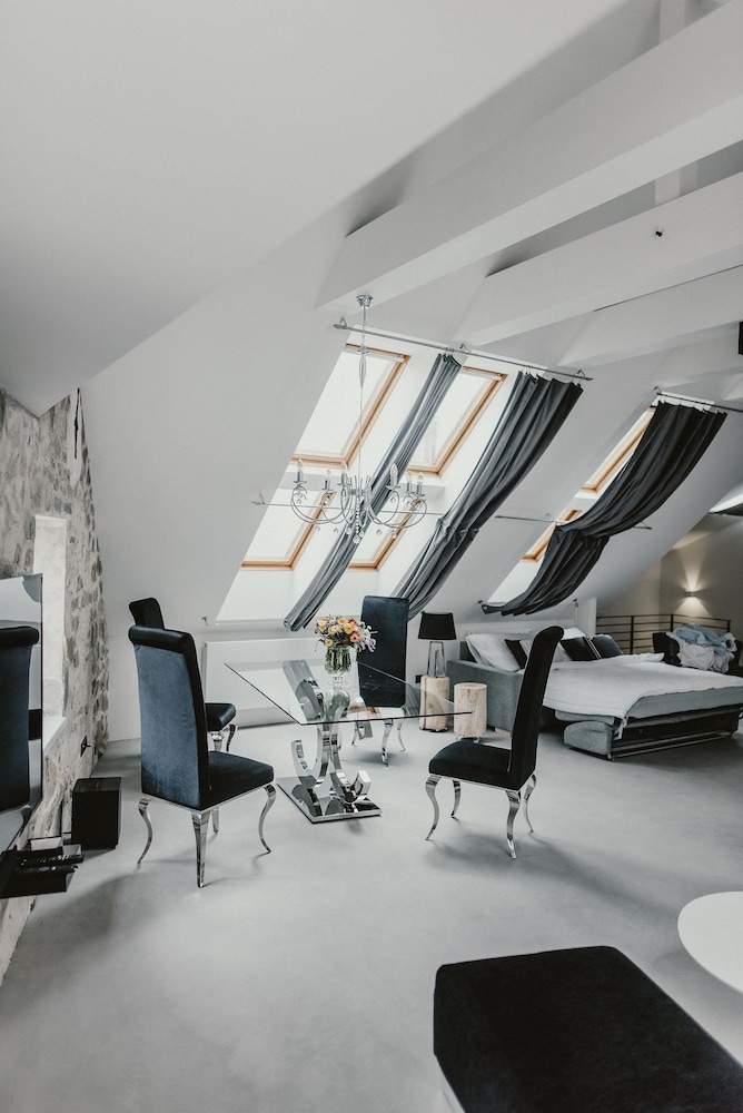 Coco Chanel Boutique Apartment 23/50