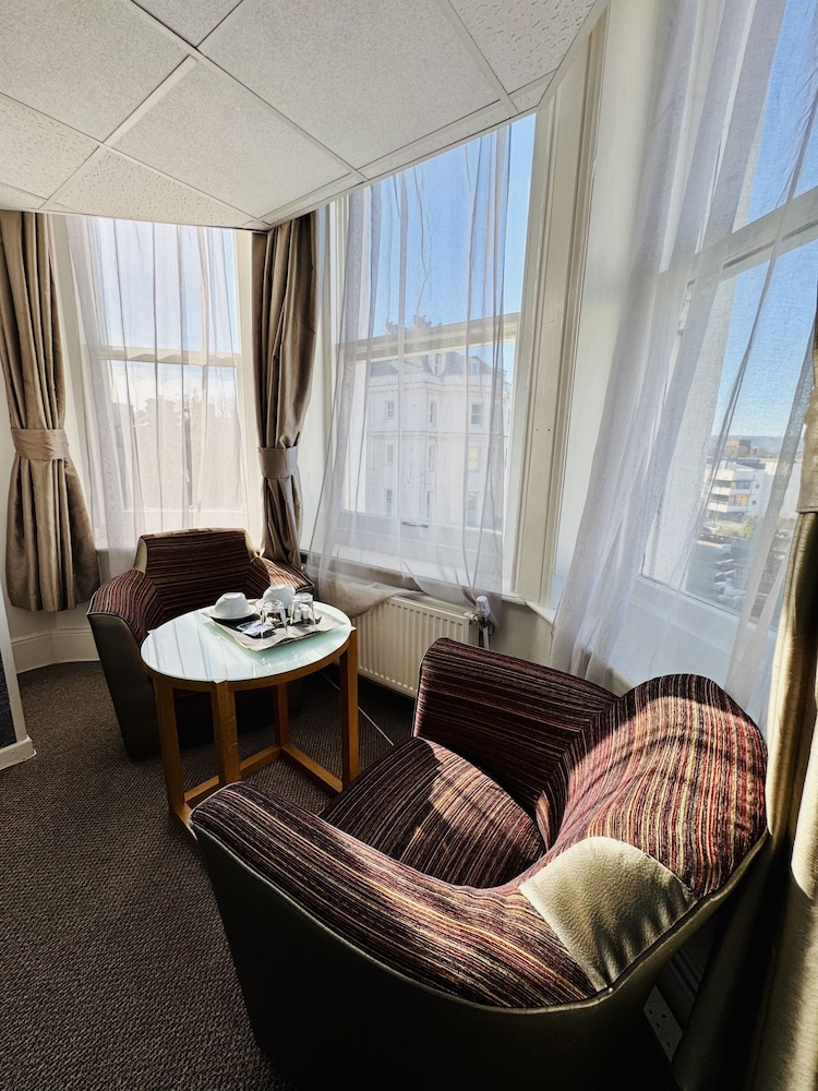 Carlton Court Hotel Eastbourne 30/49
