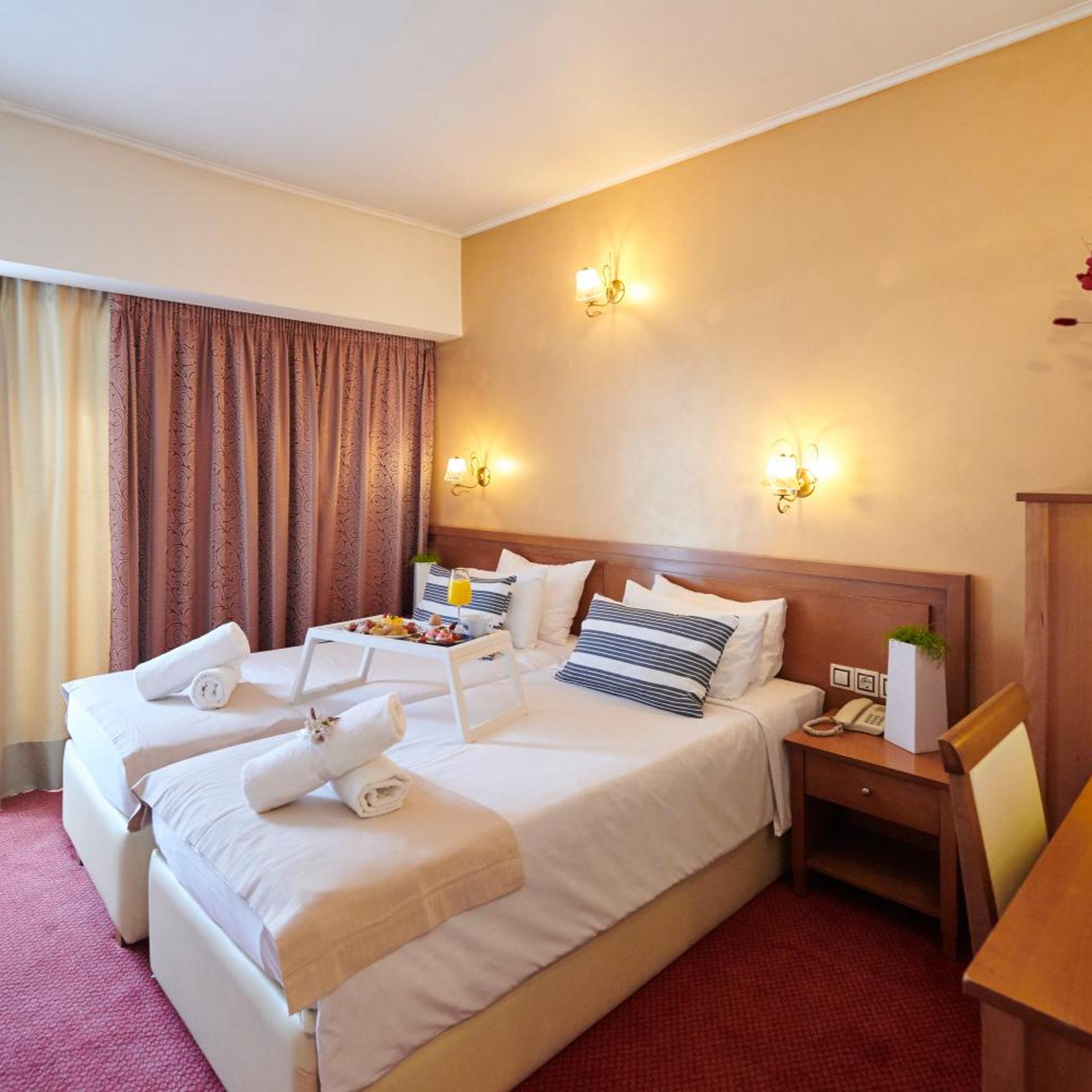 ROOM, DOUBLE OR TWIN BED