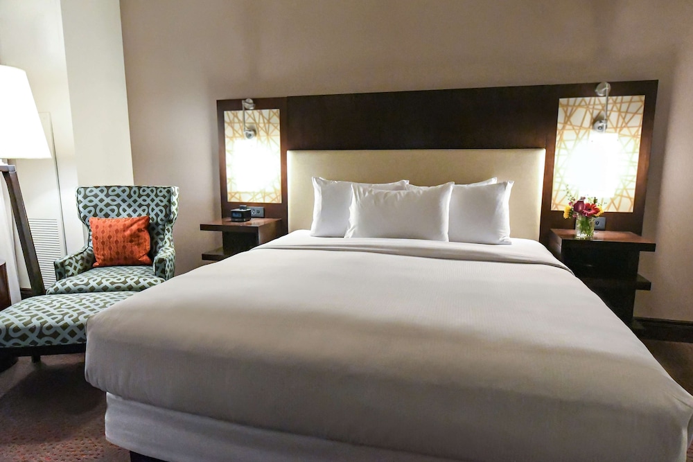 HILTON DALLAS/PLANO GRANITE PARK 28/88