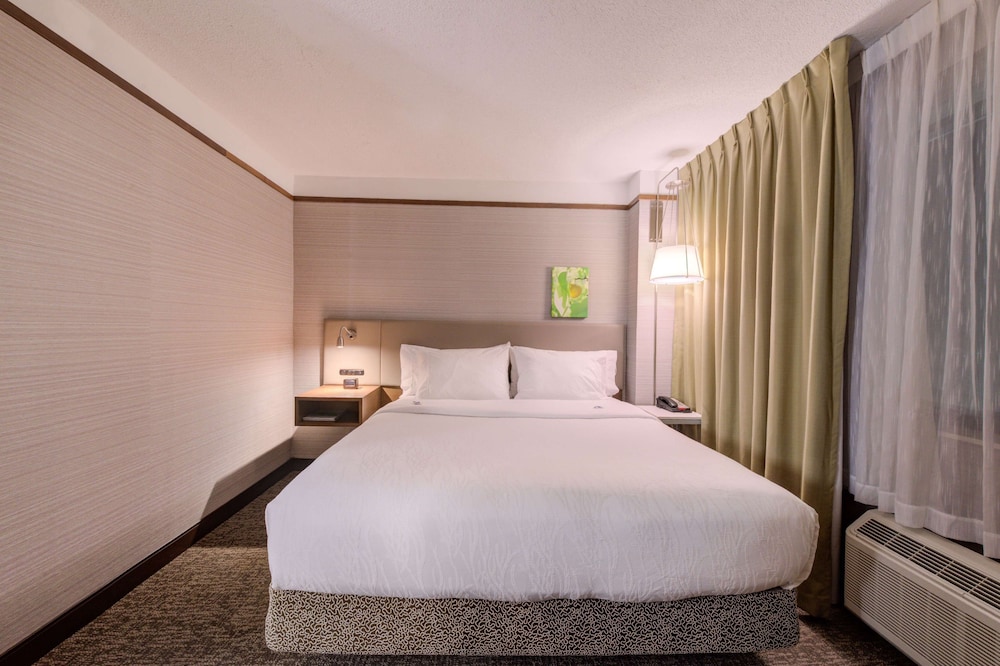 Hilton Garden Inn Detroit Southfield 14/84