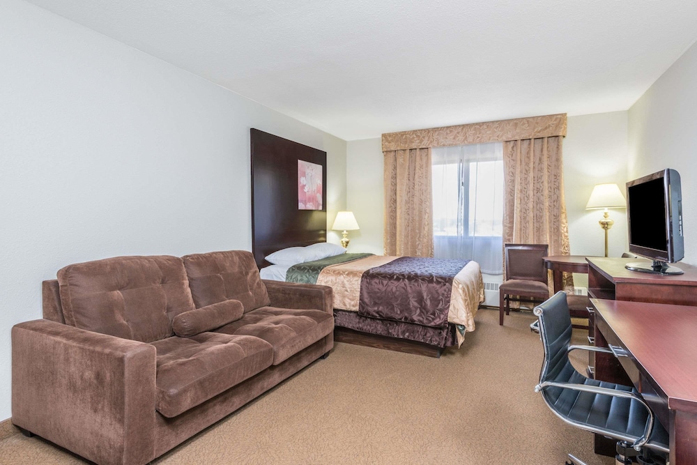 Super 8 By Wyndham Innisfail 7/15