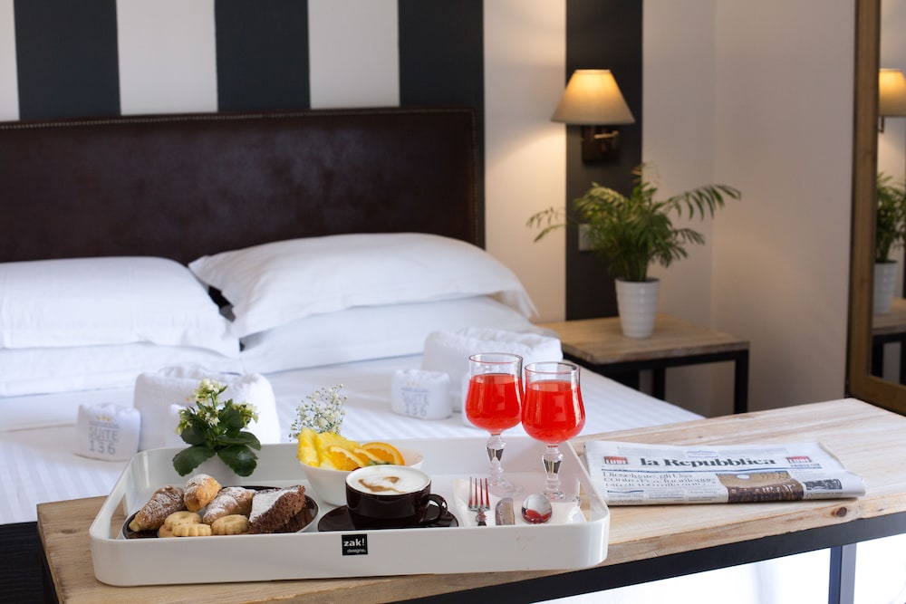 Suite 136 Luxury Rooms 34/50