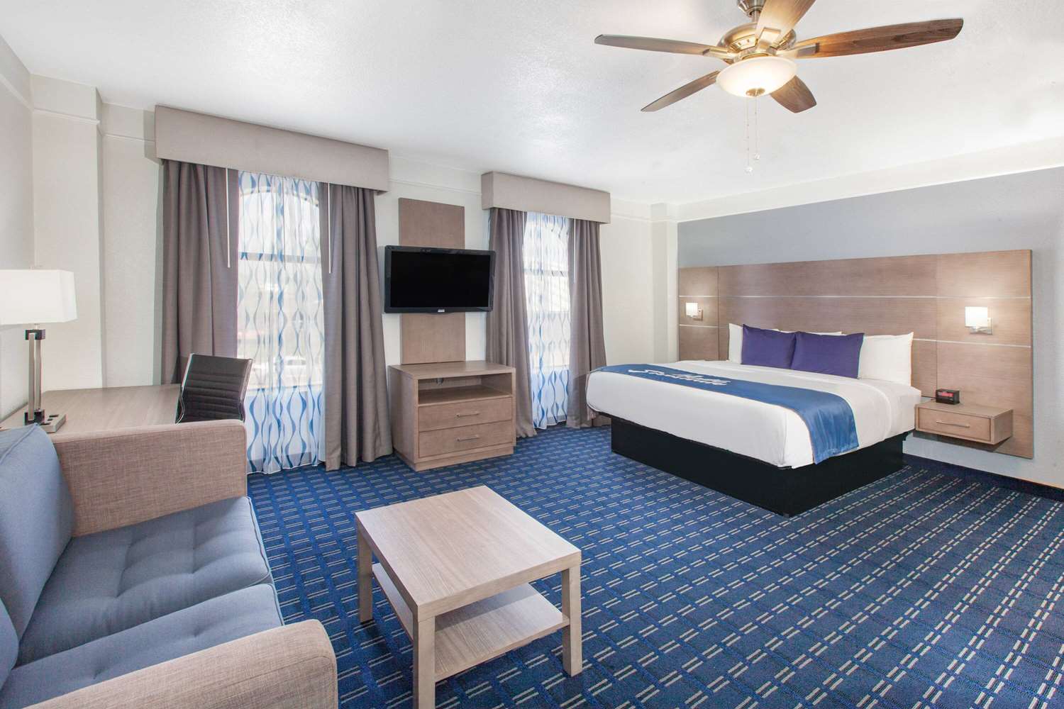Days Inn & Suites by Wyndham NASA Space Center Houston 5/17