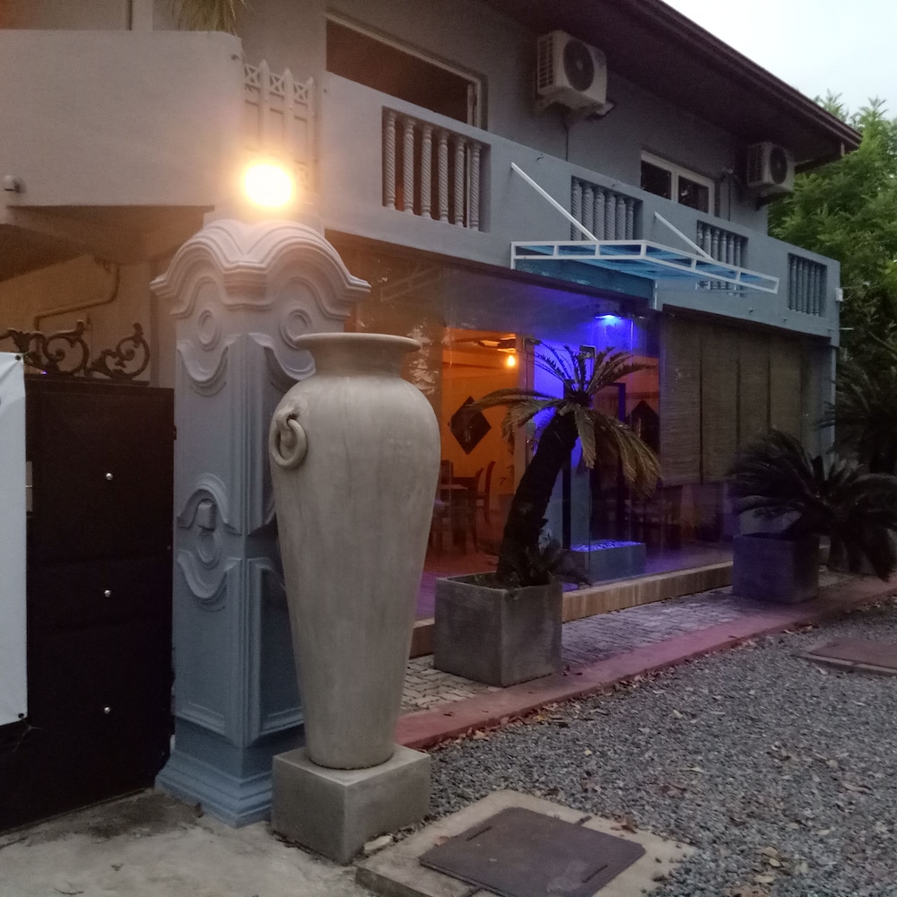 This Is It Guest House And Restaurant 20/50