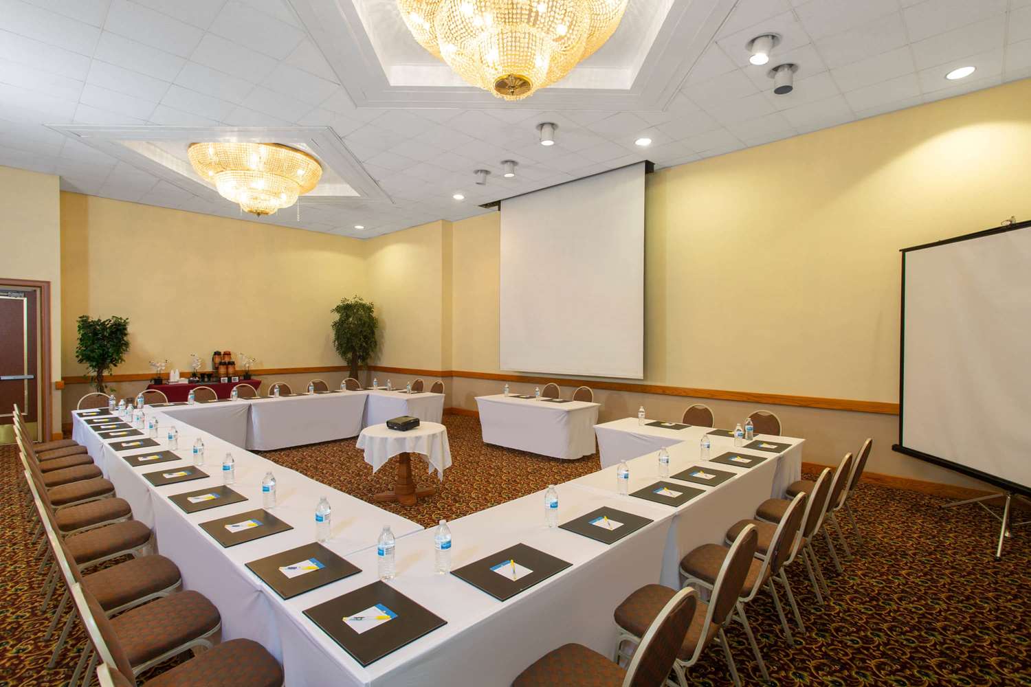 Days Inn Suites Tallahassee Conference Center I 10 Hotel 41/57