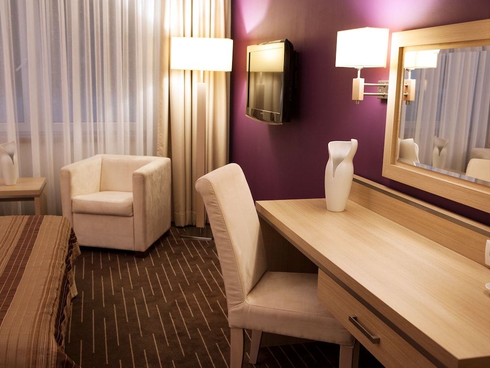 Grape Town Hotel 35/50