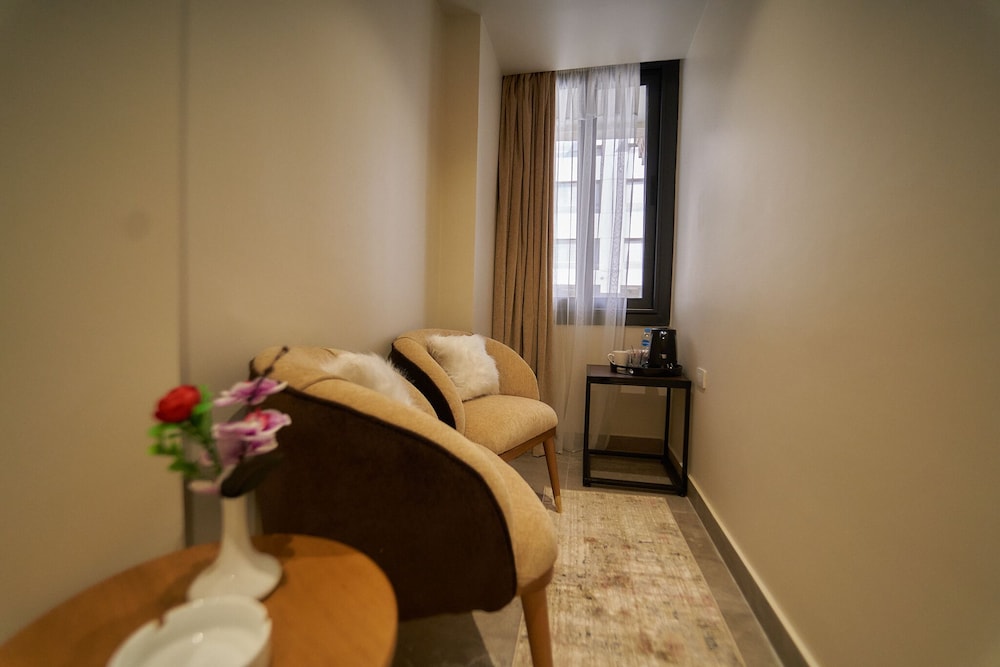 Gold’s Pyramids Hotel 33/42