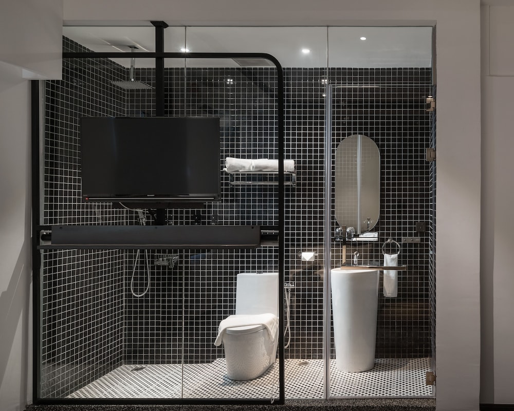 Modern Hotel Georgetown 10/45