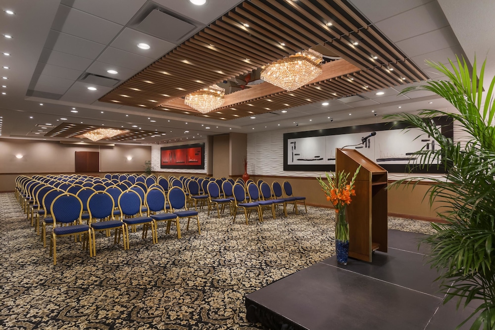 Poco Inn And Suites Hotel Conference Centre 53/58