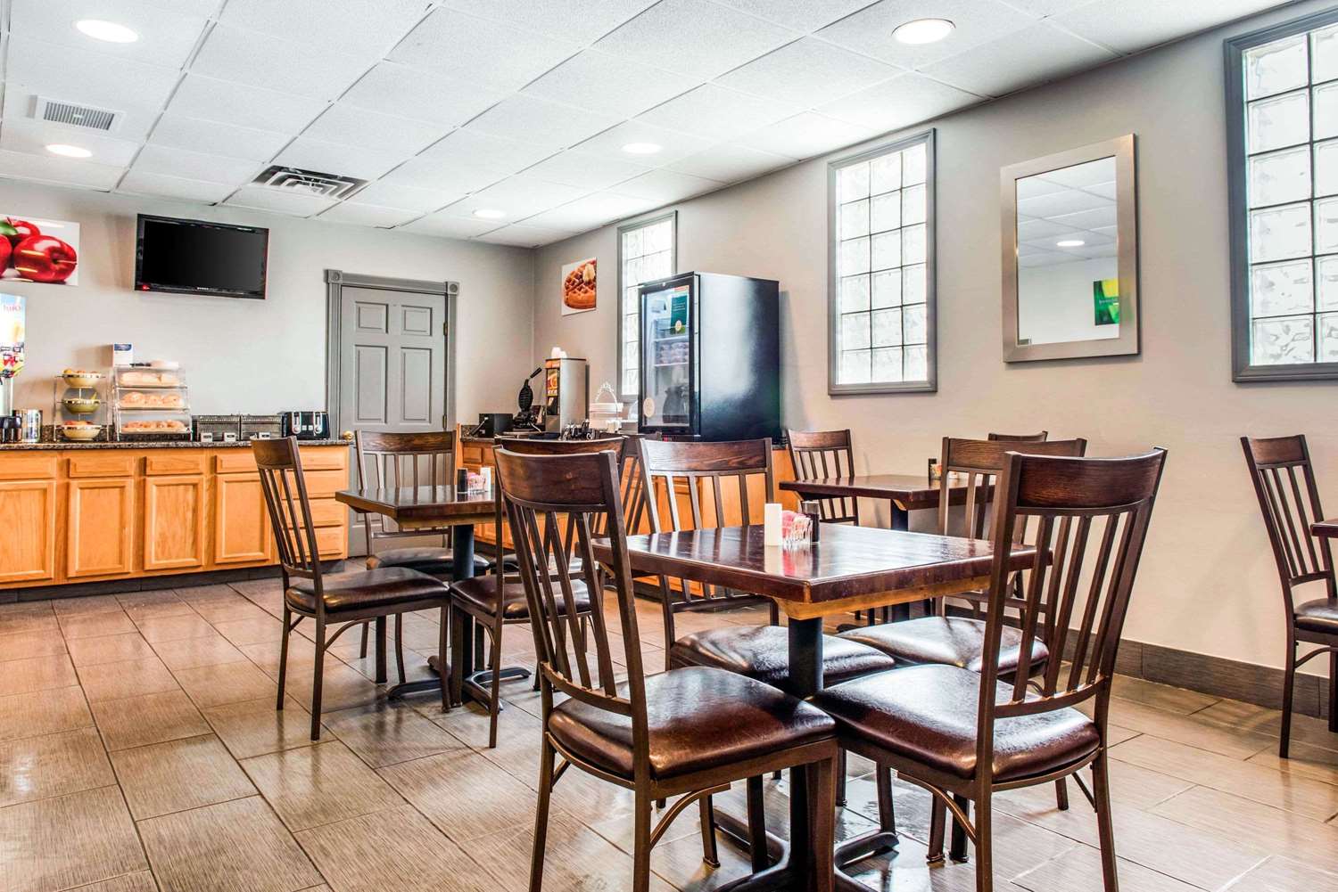 Quality Inn Austintown-Youngstown West 19/35