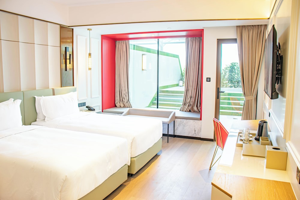 YOHO Treasure Island Hotel 18/60