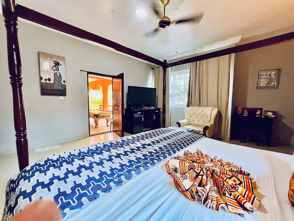 Coconut Pointe Beach Resort 12/50