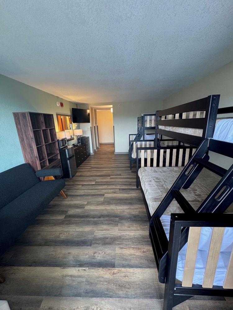 Grand Smokies Resort Lodge Pigeon Forge 27/36