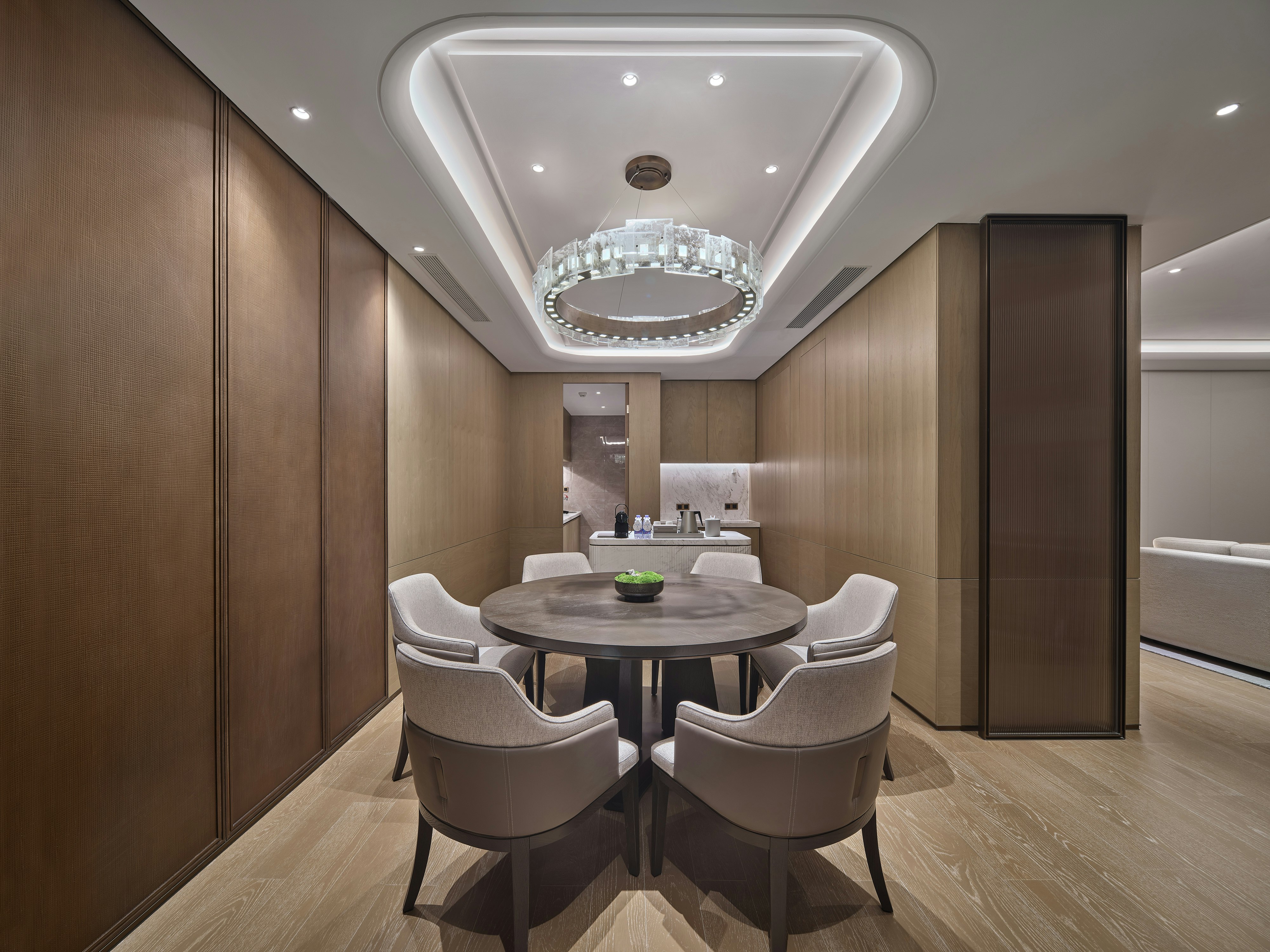 Hilton Jiashan 24/36