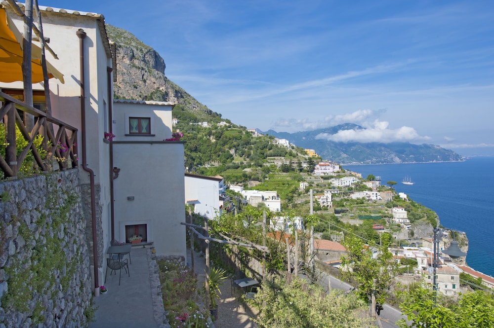 L Antico Borgo Dei Limoni 46/50
