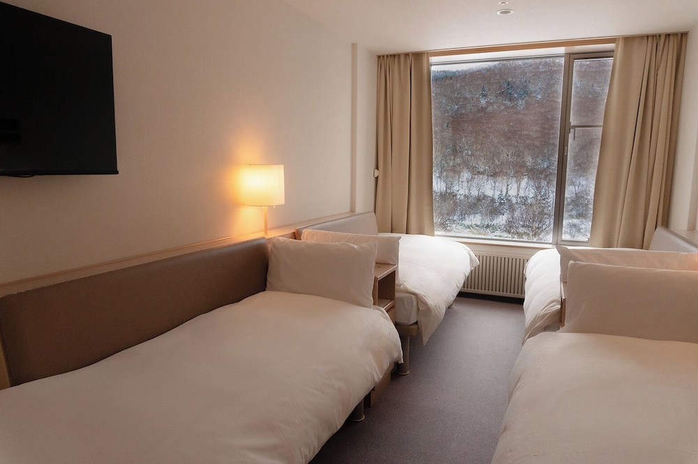 ROOM, 4 BEDS, WEST WING
