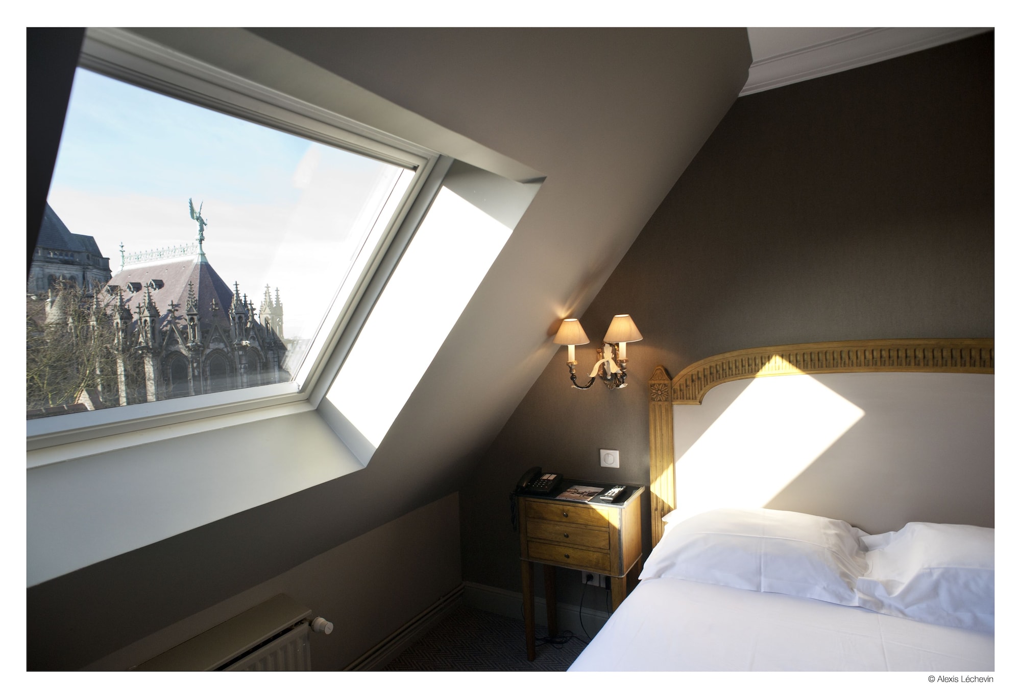 DELUXE, DOUBLE BED