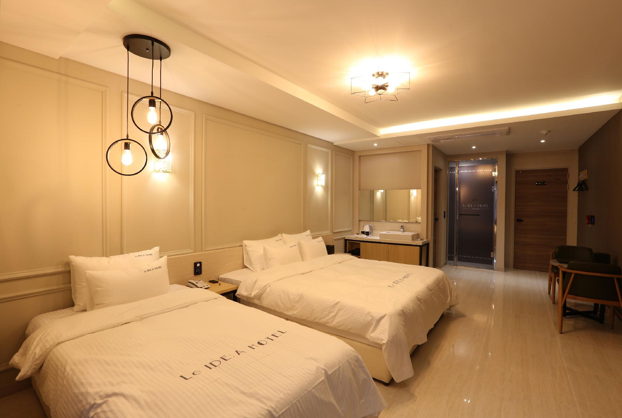 Deluxe, Triple, 1 King and 1 Single Beds