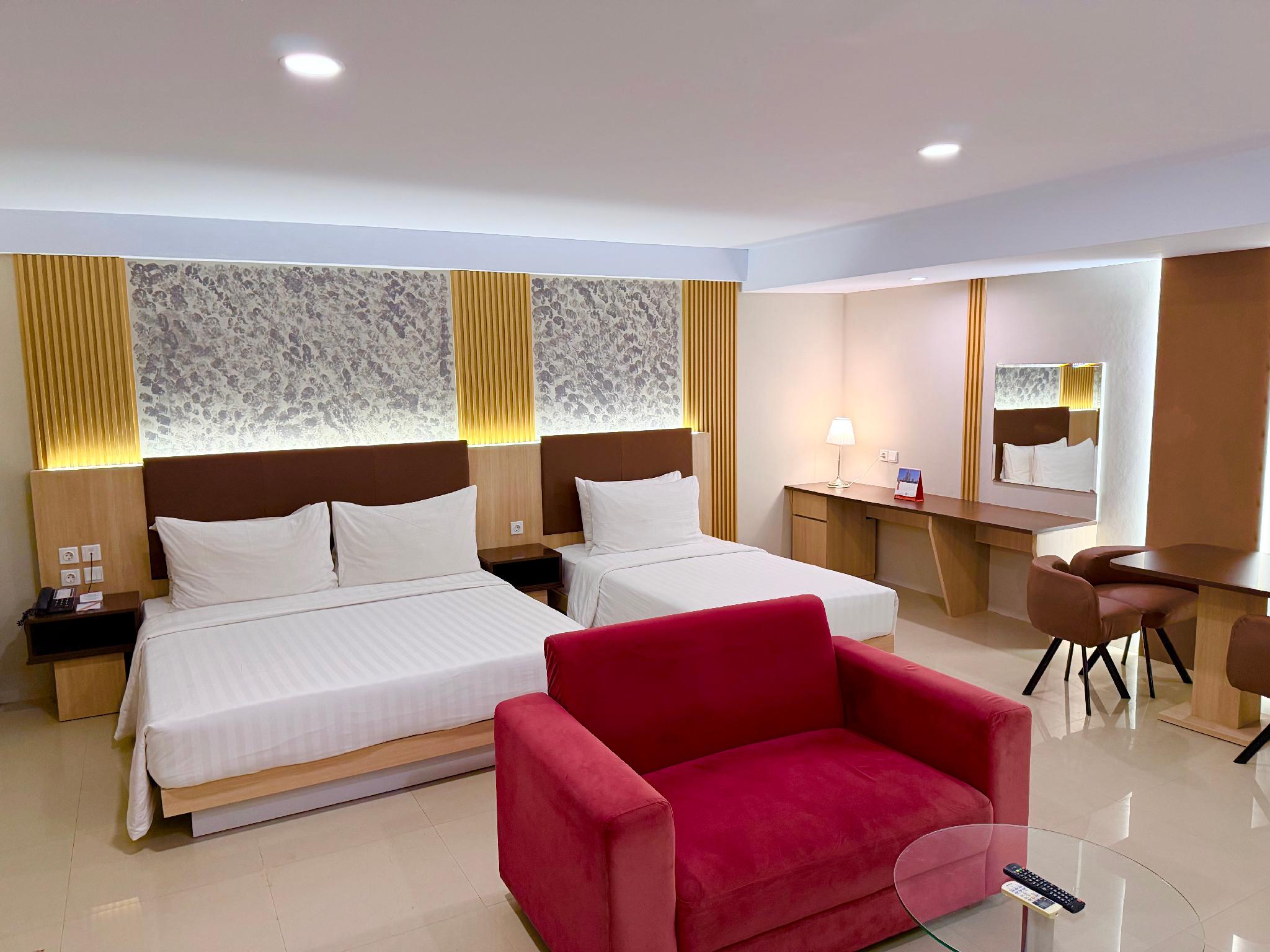 Deluxe, Pavilion, 1 King and 1 Single Beds