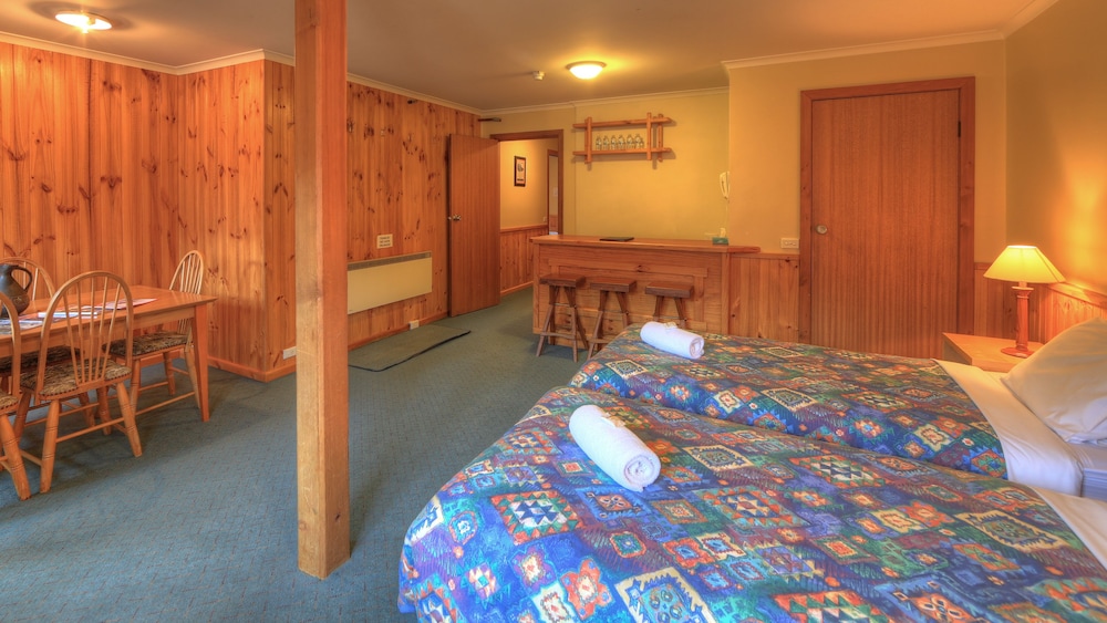 CANDLELIGHT LODGE 30/59