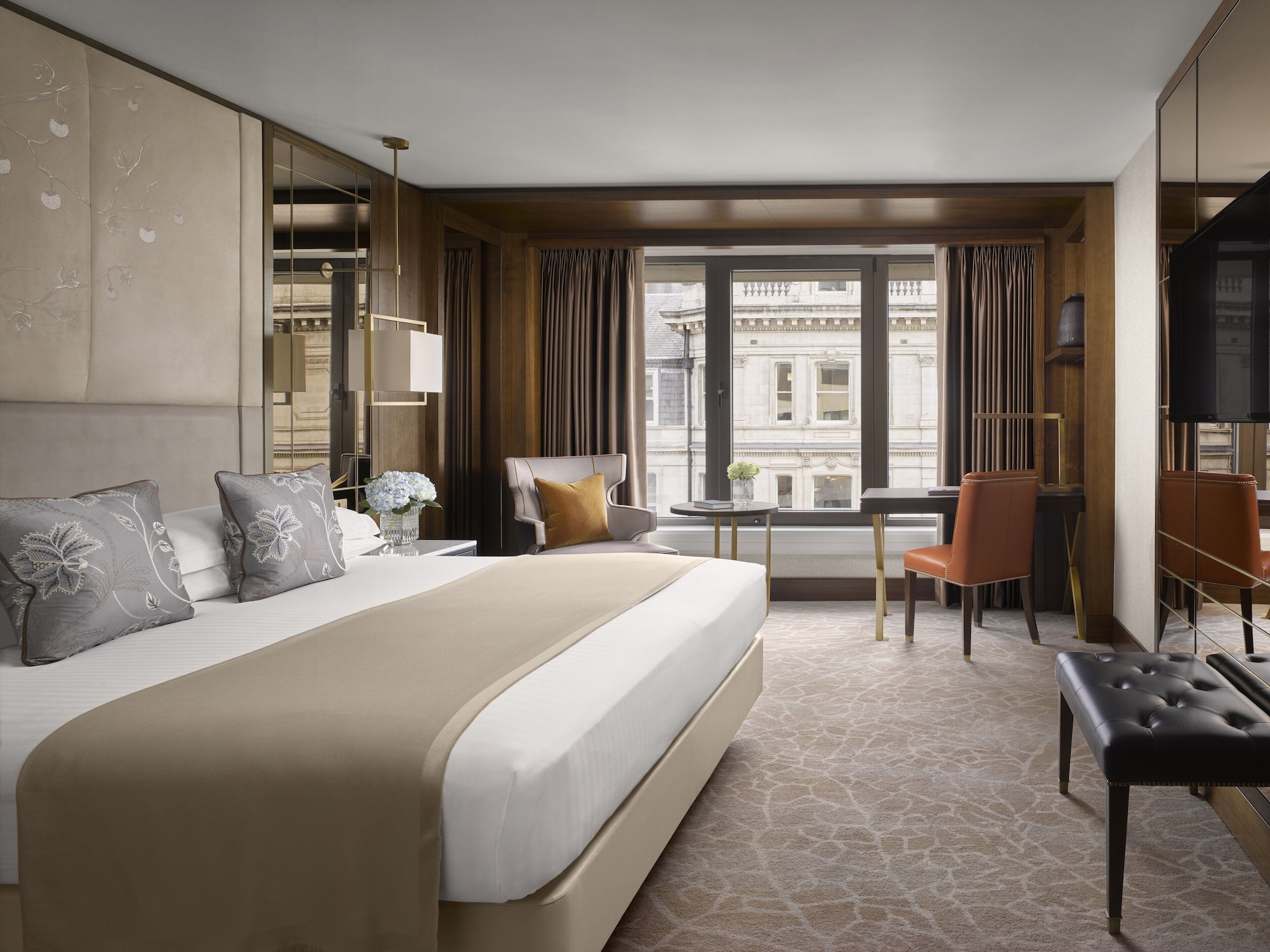 PREMIUM, KING BED, MAYFAIR FLOOR