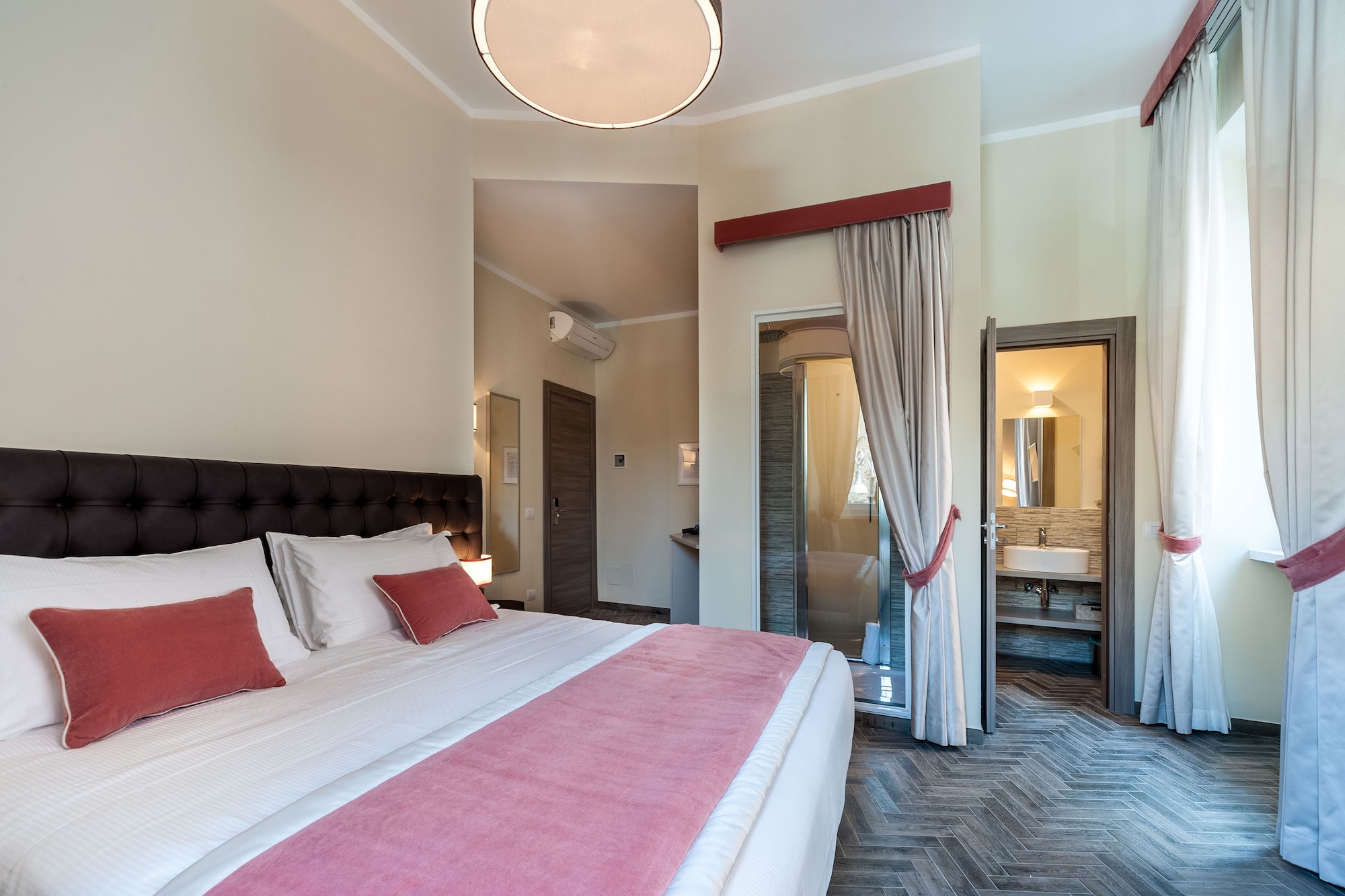 HONEYMOON, DOUBLE BED, CITY VIEW