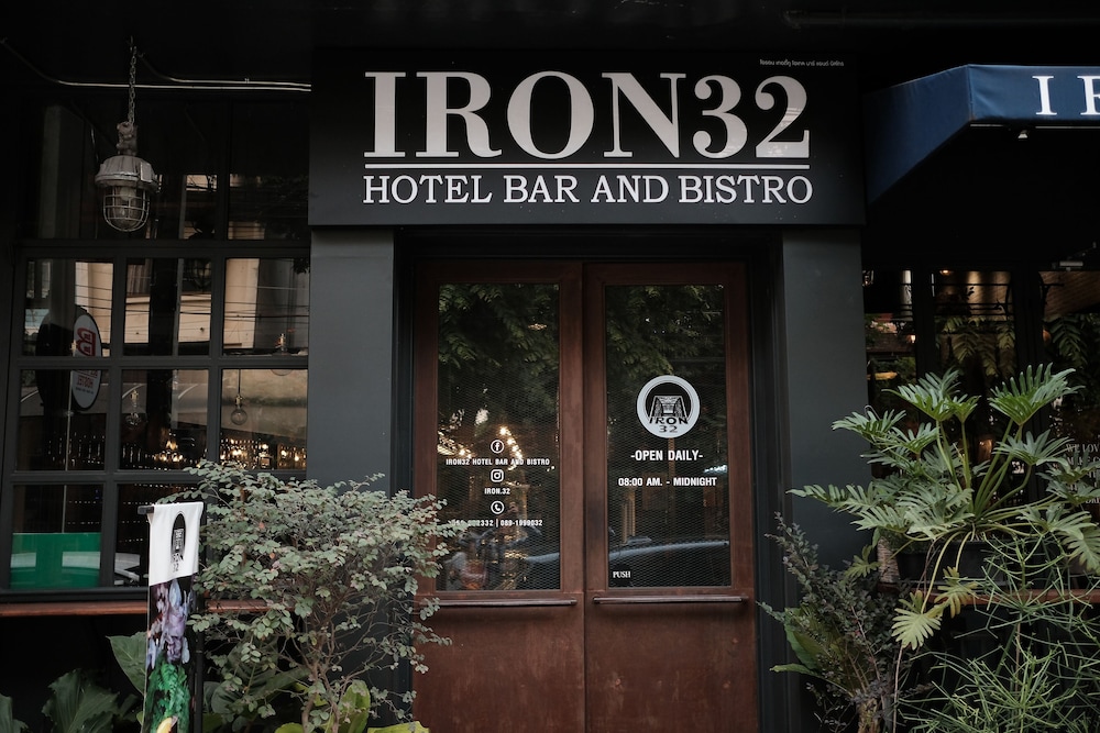 Iron32 Hotel Bar And Bistro 2/68