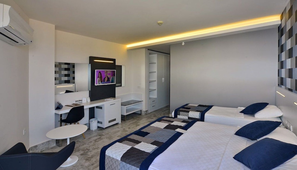 White City Beach - Adults Only +16 20/45