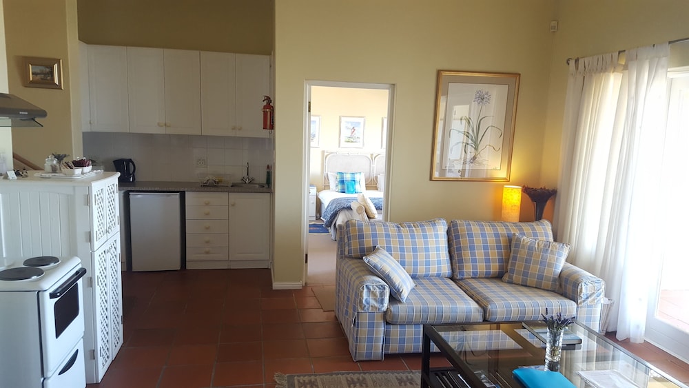 Albatross Guest House 48/68