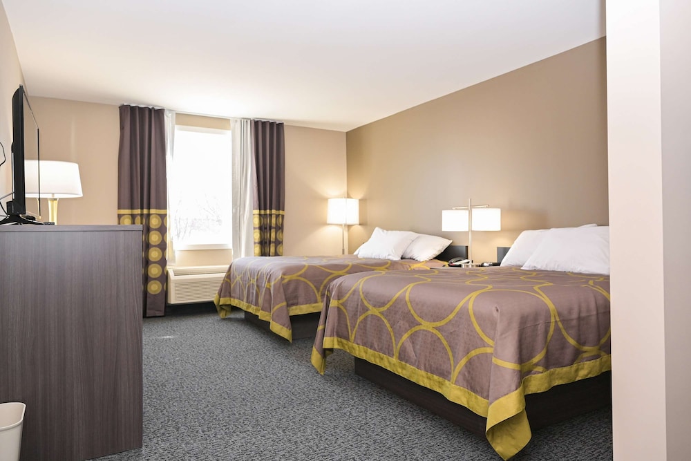 Super 8 by Wyndham Moosonee 12/50