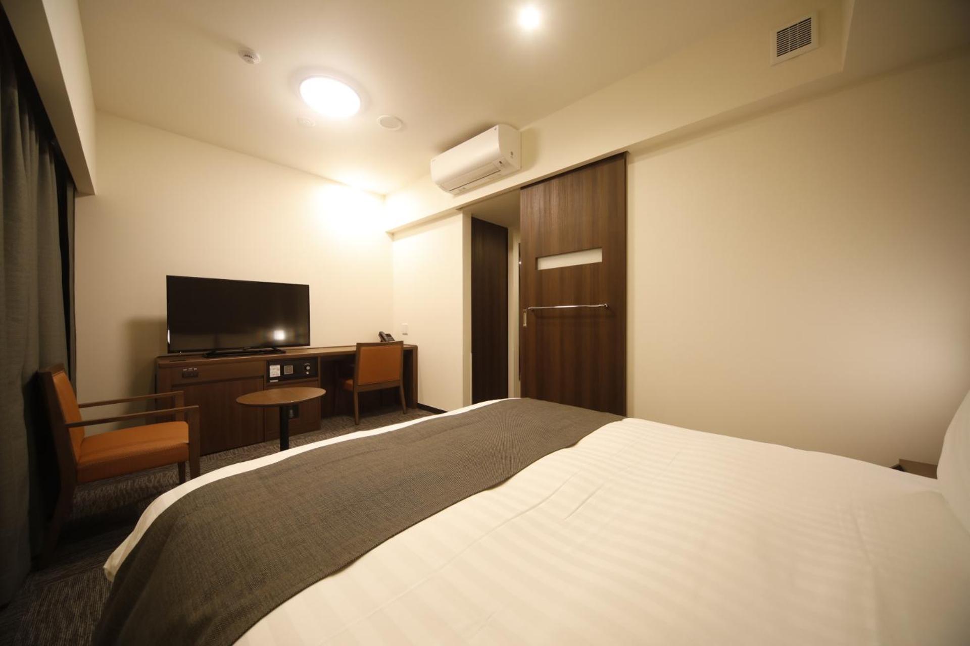 غرفة بسرير كوين مع أريكة، Dormy Inn Oita 7/9