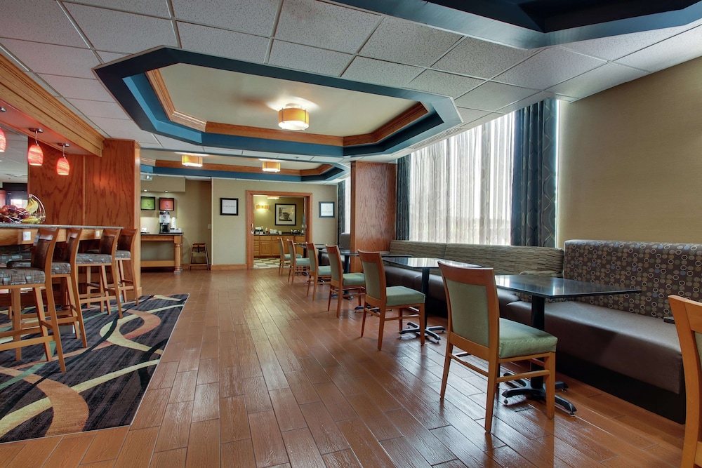 Hampton Inn Lebanon, MO 49/56