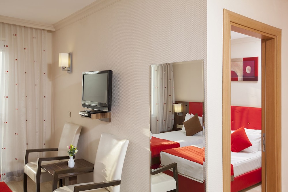 Sidekum Hotel 50/50