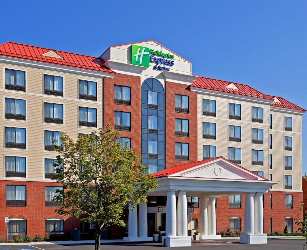 Holiday Inn Express Hotel Suites Latham 3/70